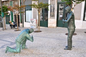 Statue dedicated to celebrating the tile workers of the city