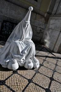 Scupture I enjoyed in Chiado, even if it reminded me of a cross between a sad clown and a KKK member.
