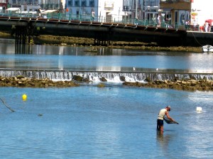 Taking photos of people with nets in the low tide while waiting for our boat to arrive